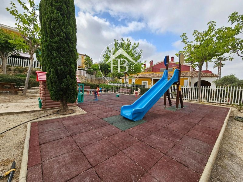 Foto c4212d37-8eb2-404b-97b8-a1ac0dac708e. Casa adossada amb aparcament piscina a Bonalba-Cotoveta Mutxamel