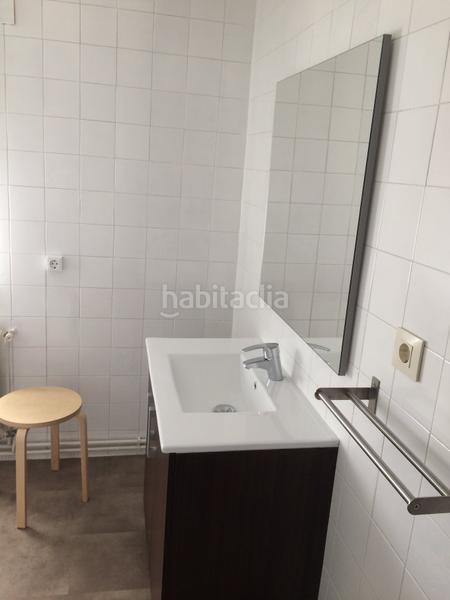 Foto c4f71480-f64e-4aec-8b06-5973f00b9aa2. Edifici a Pino (O)
