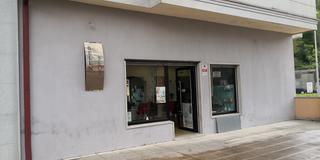 Locale commerciale  Ra figueiras. Se vende local comercial destinado a peluquera