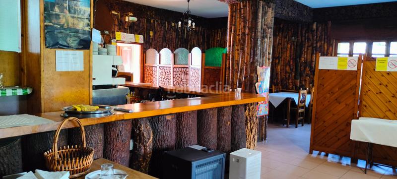 Foto 8b55db9e-d587-4d58-a0c7-84bf597e14d6. Casa se vende restaurante totalmente equipado situado en una casa con parcela al pie de la n550 en Oroso