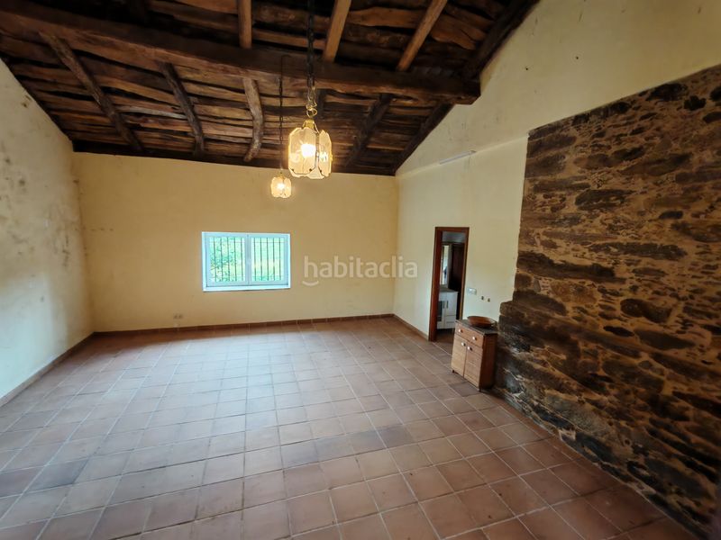 Foto 8811dc7e-4814-4bac-9855-e9c5e265f477. Casa amb xemeneia aparcament a Pino (O)