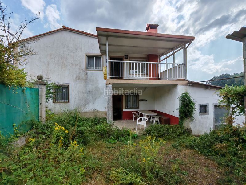 Foto a037f801-ad00-4e5b-b31e-2280b4242820. Casa amb xemeneia aparcament a Pino (O)