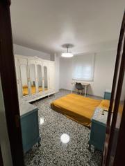 Location Appartement à Ciudad Jardín - Tagarete - El Zapillo. Se alquila piso para temporada escolar