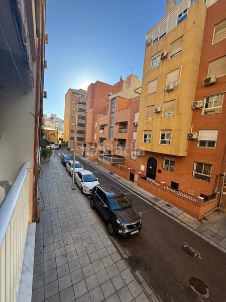 Foto 9385f567-a2d5-48a2-8f6f-afd1f08ebf01. Alquiler piso alquiler temporada estudiantes en Ciudad Jardín - Tagarete - El Zapillo Almería