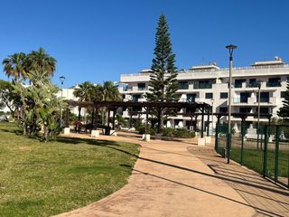 Planta baja en El Toyo. Espectacular pisocasa en urbanización de el toyo