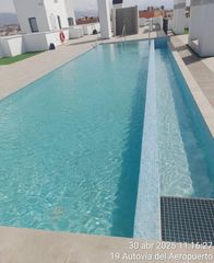 Miete Etagenwohnung in Nueva Andalucía. Habitación para estudiantes en piso nuevo con piscina en centro