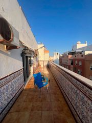 Location Appartement à Ciudad Jardín - Tagarete - El Zapillo. Piso en zapillo con amplia terraza