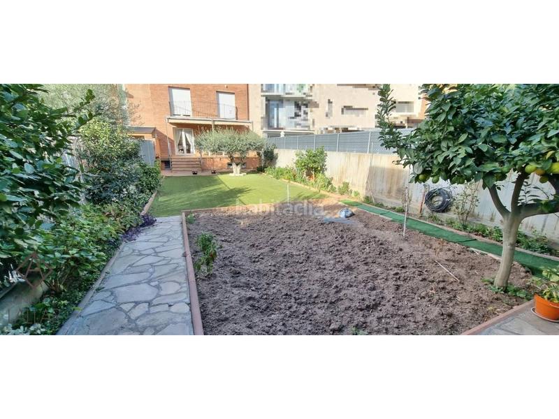 Foto 2ee270ac-eed4-4c9e-b095-41525cd1405d. Casa adossada amb calefacció aparcament a Font Verda Granollers