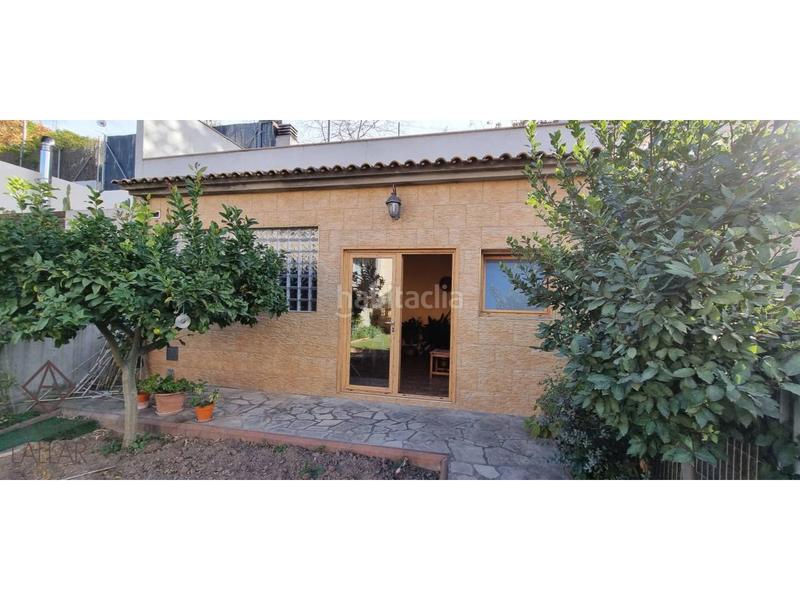 Foto 89d30120-0bf0-4e04-8e08-df4545559998. Casa adossada amb calefacció aparcament a Font Verda Granollers