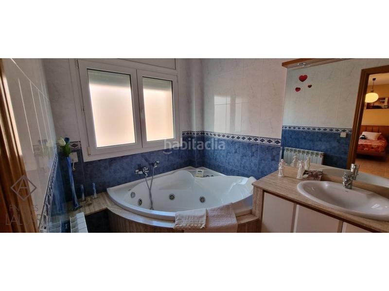 Foto b9eadb77-d63c-4f51-8eae-7a538a3580f4. Casa adossada amb calefacció aparcament a Font Verda Granollers