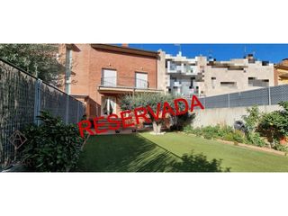 Semi detached house  Calle brasil. Casa adosada en venta en granollers font verda
