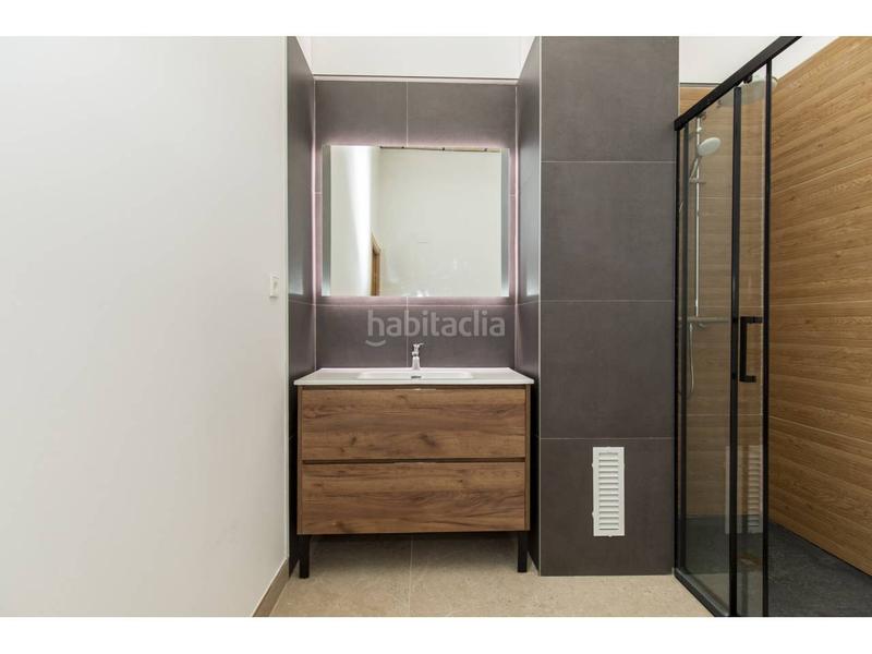 Foto 10bd36fb-da1c-45b2-8e3a-7697e1f53980. Alquiler local comercial en muntanya 127 local en alquiler , zona Font Verda en Granollers