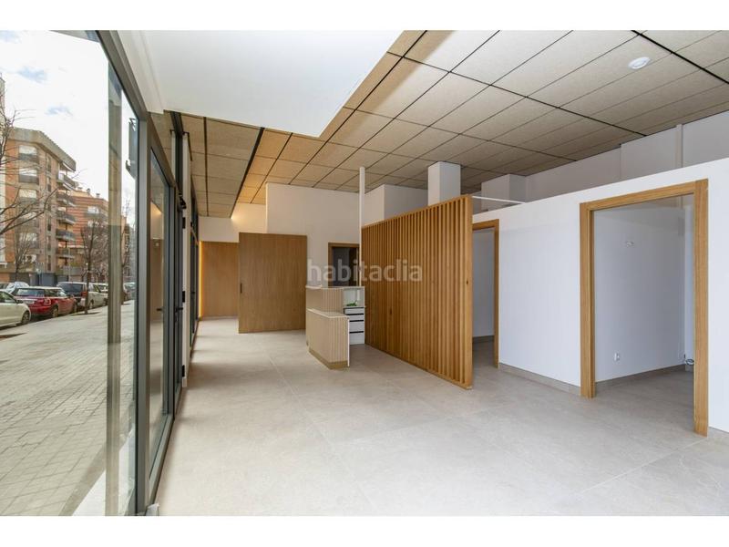 Foto 448c2222-ff5d-496e-8d4f-0613416f9123. Alquiler local comercial en muntanya 127 local en alquiler , zona Font Verda en Granollers