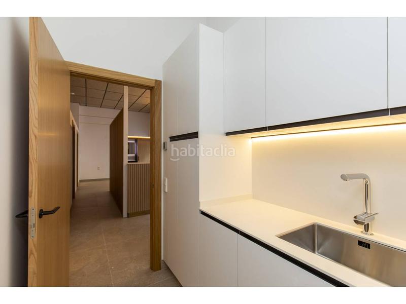 Foto 808b8057-21ac-49f4-9d74-b178f6000dab. Alquiler local comercial en muntanya 127 local en alquiler , zona Font Verda en Granollers