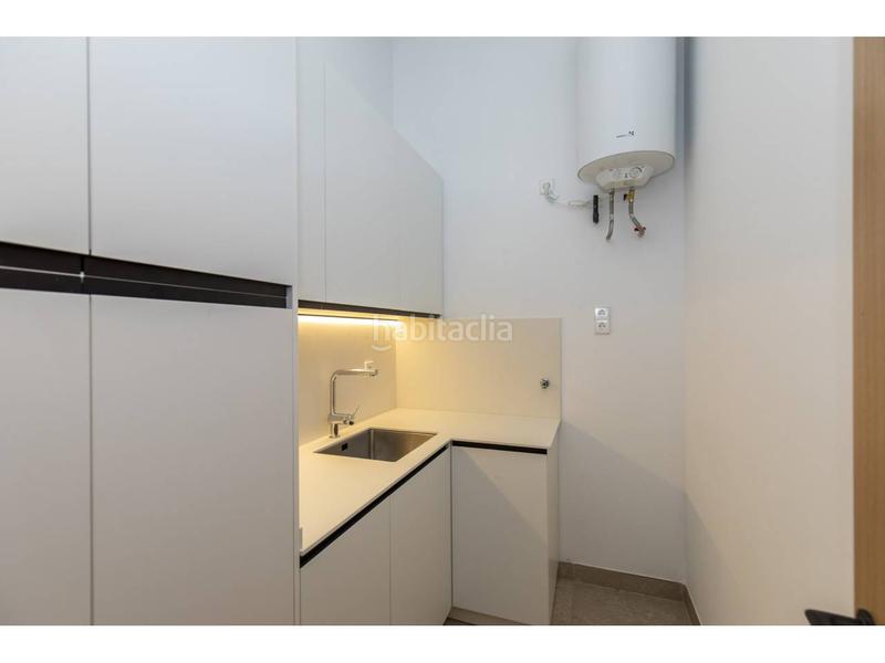 Foto be707a60-97cc-48aa-8885-ae0653137b37. Alquiler local comercial en muntanya 127 local en alquiler , zona Font Verda en Granollers