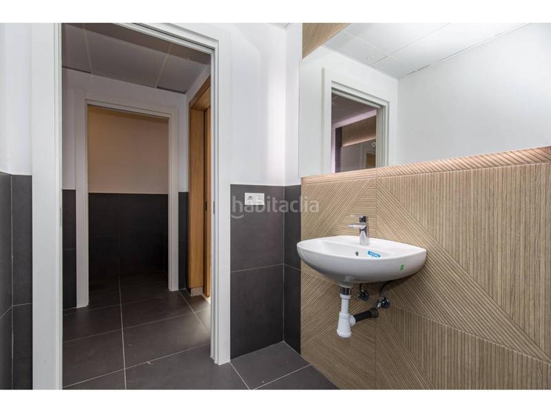 Foto e64ce367-dae9-424f-9cee-42d1aba57ed8. Alquiler local comercial en muntanya 127 local en alquiler , zona Font Verda en Granollers