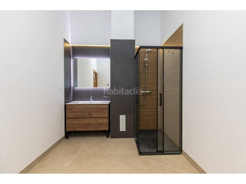 Foto f68bdfc2-2212-4bd3-9164-b3a9f7294647. Alquiler local comercial en muntanya 127 local en alquiler , zona Font Verda en Granollers