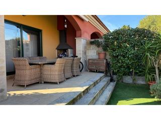Casa aparellada  Mèlies. Casa en venta en montroig del camp