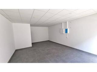 Location Local commercial à Ripollès 63-73. Local en alquiler en lhostallledoner