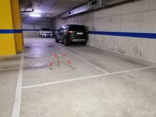 Location Parking voiture à Calle sant placid 27. Plazas de aparcamiento en alquiler en lhostallledoner