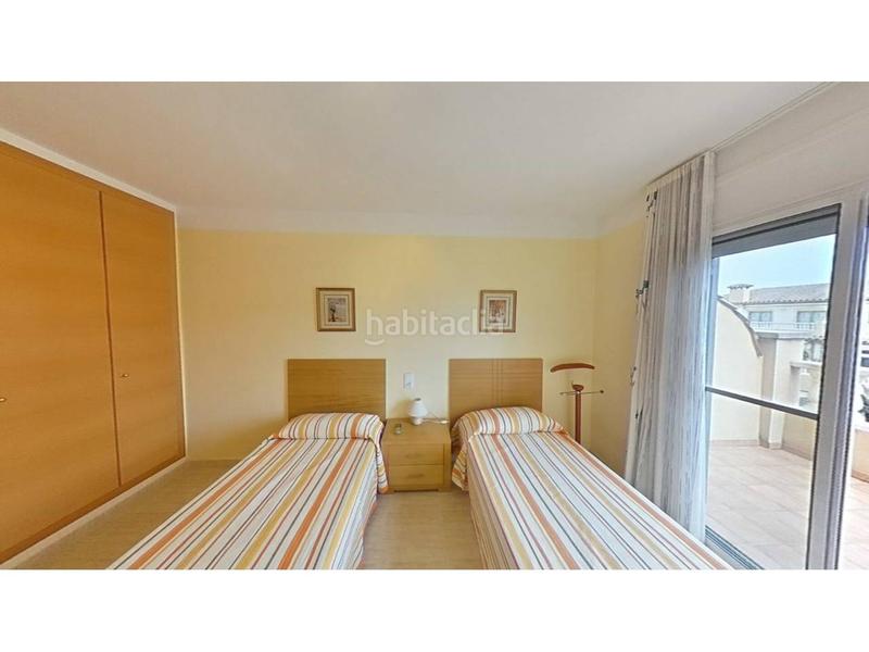 Foto 89771591-2e85-4a52-8475-8ec8523fefa8. Reihenhaus mit parking pool in Passeig Marítim Miami Platja