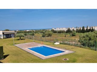 Pis  Calle estocolmo. Exclusivo piso con vistas al mar y piscina comunitaria en lampol