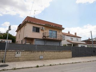 Chalet  Carretera palaudàries. Venta de chalet con garaje y piscina en lliçà damunt