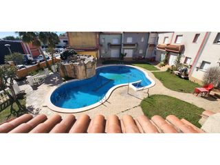 Semi detached house  Avenida sevilla. Venta de casa adosada esquinera montroig del camp