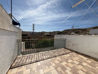 Reihenhaus in Cueva de Menga. Venta casa con patio en antequera