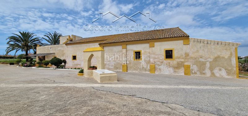 Foto c5f7d235-517f-40a1-a417-6318e38458bf. Masia amb aparcament a Cuatro Pinos - El Carmen Puerto de Santa María (El)