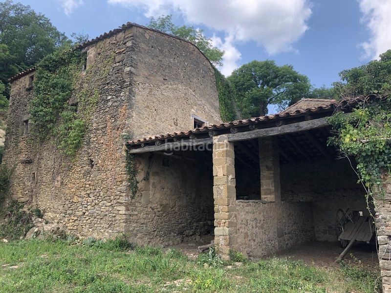 Foto 753c2ae8-71e2-461e-9f8d-648a8c75273f. Masia amb xemeneia calefacció a Olot