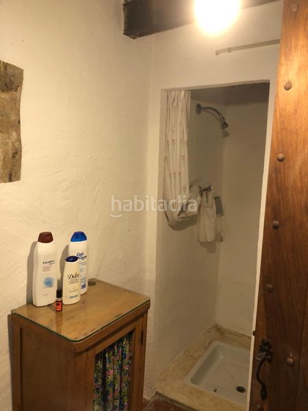 Foto c226d22f-8ff4-42da-8864-ca2bd49d8c63. Masia amb xemeneia calefacció a Olot