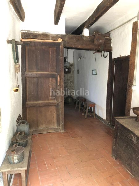 Foto daae0c43-0b8d-41f4-b9b7-b57ebdf63869. Masia amb xemeneia calefacció a Olot