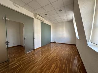 Location Bureau  N/a. Oficina en edificio clásico  rambla catalunya