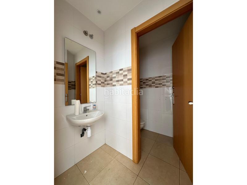 Foto c9de17bb-5e24-43b5-ac6a-570f23f837c1. Alquiler local comercial fantástico local comercial en carrer sant pere en Terrassa