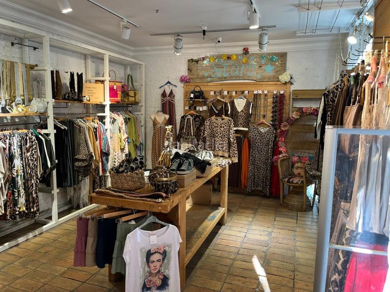 Foto d46780bf-82b7-4035-90e7-11e69c61ef7c. Traspaso local comercial fantastico local en carrer santalo en Barcelona