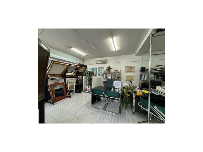 Foto 6f081019-51de-4a93-9637-998819ff3b9e. Alquiler local comercial local esquinero en av. de roma en Barcelona