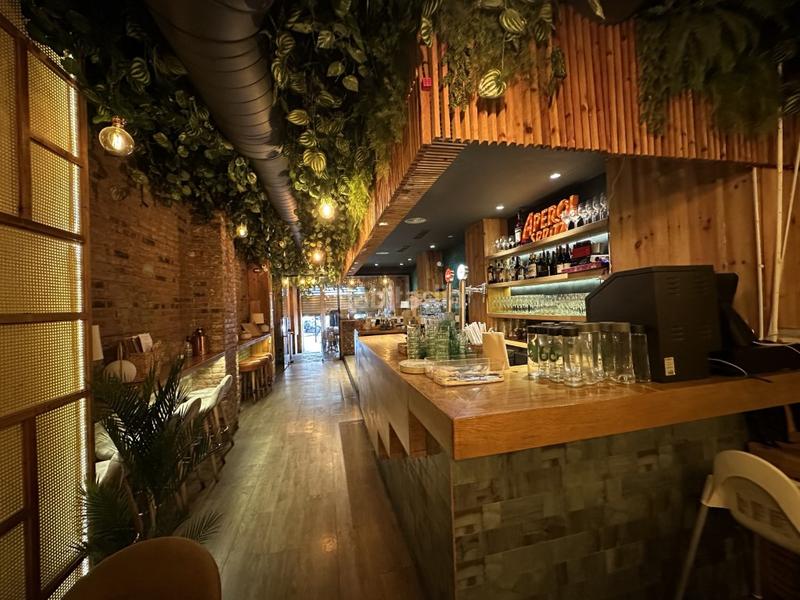 Foto 1a6e035e-10cd-43d6-a396-933c5f4c558f. Traspaso local comercial restaurante disponible con licencia c3 salida de humos en Barcelona