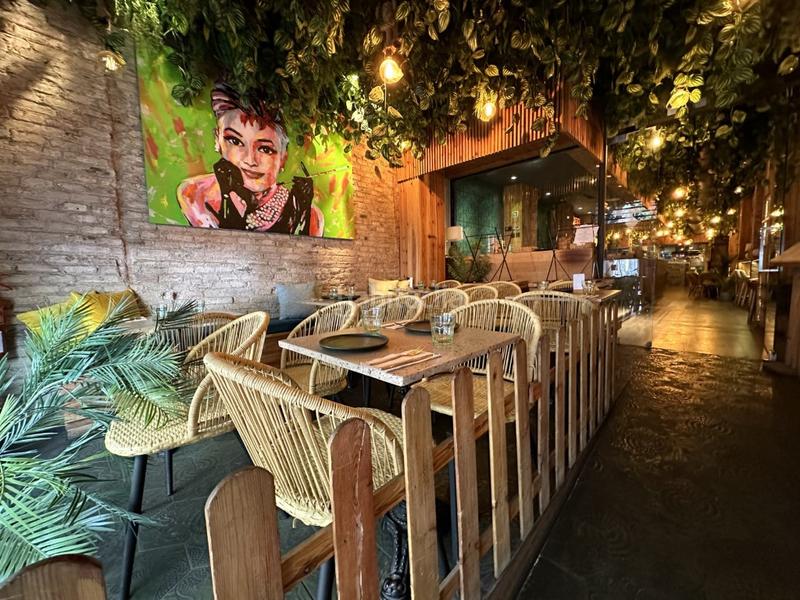 Foto 81b8aa0c-bc85-484a-9742-e0f6b3a45eae. Traspaso local comercial restaurante disponible con licencia c3 salida de humos en Barcelona