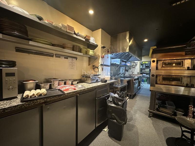 Foto ab4bcdf4-fce4-4eb8-804e-ccd743d3e3b7. Traspaso local comercial restaurante disponible con licencia c3 salida de humos en Barcelona