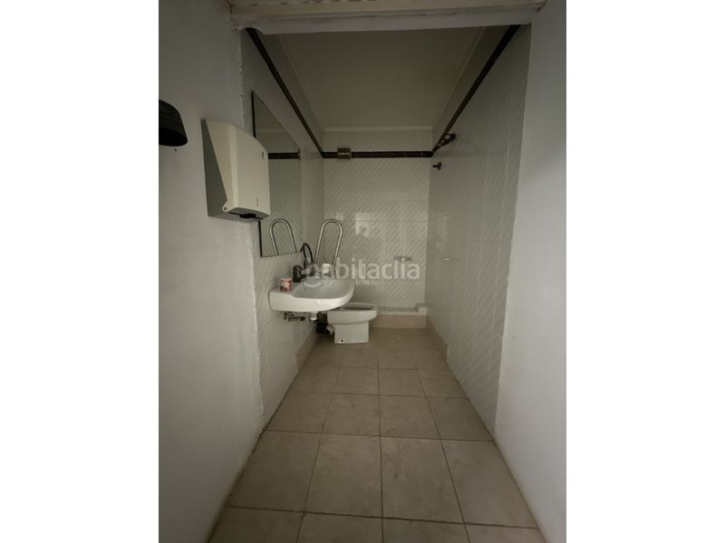 Foto 3e701544-378f-48b7-a9c3-fe2d9630f36c. Local comercial a La Plana Esplugues de Llobregat