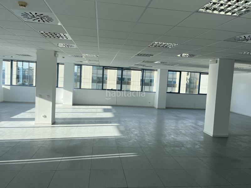 Foto b8f8f6bd-f1d7-453f-97ea-70436e980165. Alquiler oficina práctica oficina en Centre Sant Just Desvern