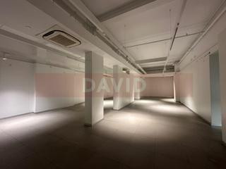 Lloguer Local Comercial  N/a. Fantastico local en carrer avinyo
