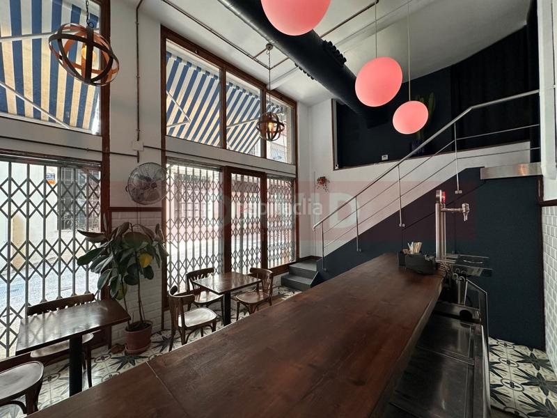 Foto 01d956ba-439b-4639-a4c4-a07f3493a45f. Traspaso local comercial local esquinero zona sant gervasi licencia c1 en Barcelona