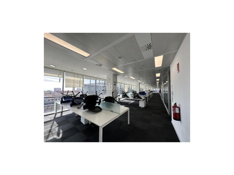 Foto c776ed46-18f7-4150-9835-82e2a3b96671. Location bureau dans Diagonal Mar i el Front Marítim del Poblenou Barcelona