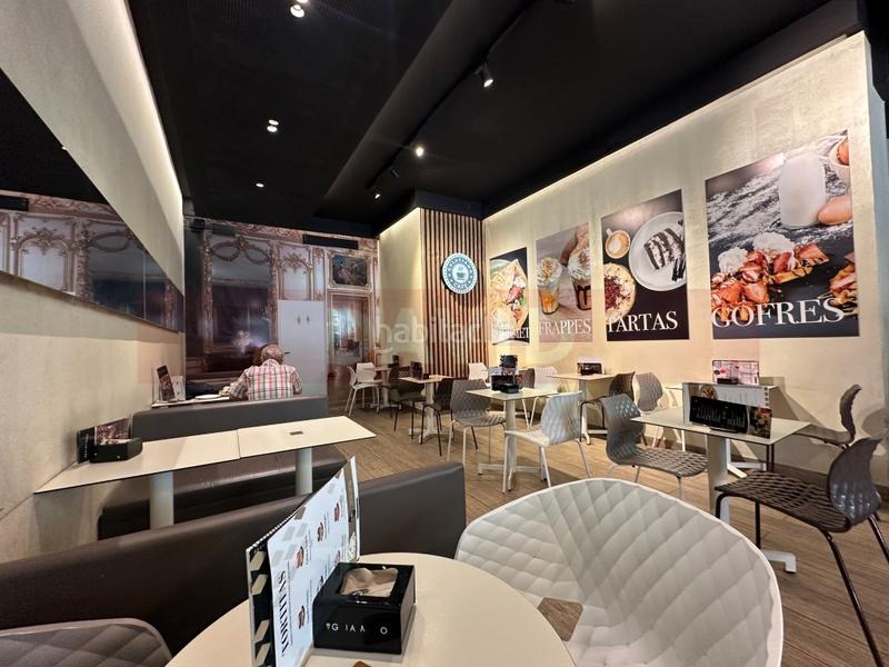 Foto f05e33b1-35a2-4828-a8f9-102ddb4b16fa. Traspaso local comercial heladería con gran fachada zona gotic en Barcelona