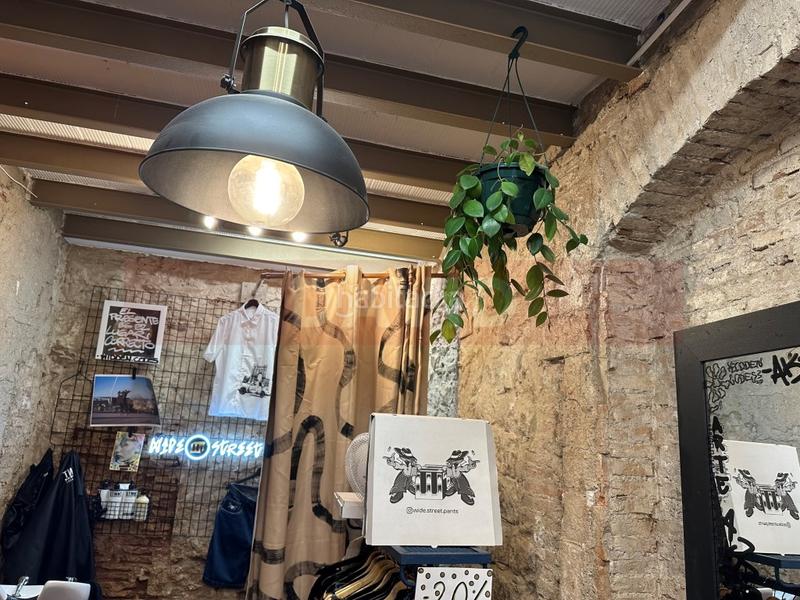 Foto f4822006-b3d7-4c54-aa6c-238887bd6622. Alquiler local comercial local en alquiler en zona gotico en Barcelona