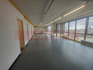 Miete Büro  N/a. Alquilamos oficina amplia y muy luminosa con vistas al mercat de