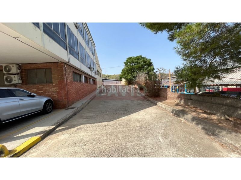 Foto b4f6f57e-bc4b-4e36-8e39-22e98a6d7200. Nau industrial a Cervelló