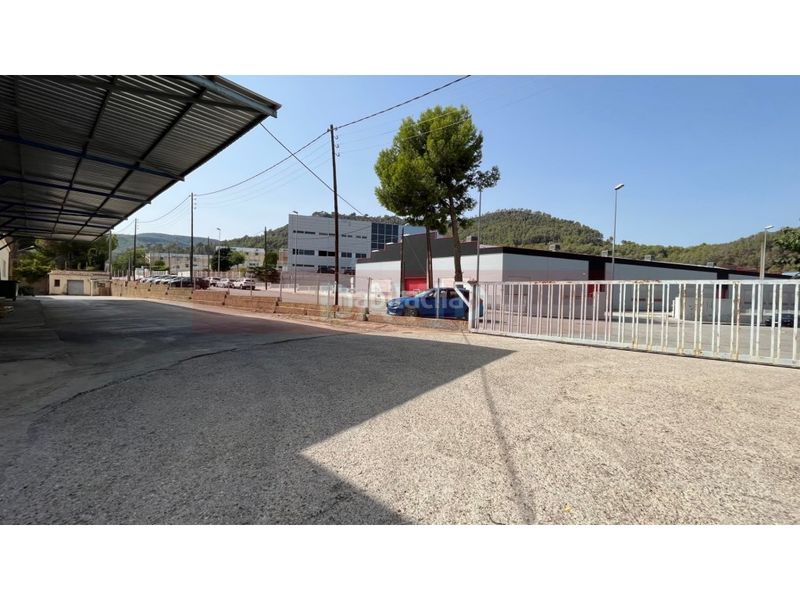 Foto e70422f7-427a-42cc-b6df-9774683f3c1e. Nau industrial a Cervelló